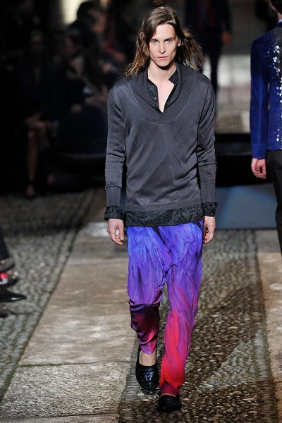 Look 25